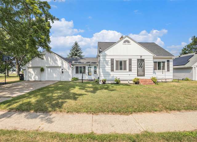 Property at 5719 Park Ave, Hudsonville, MI 49426, 3 beds, 1.5 baths