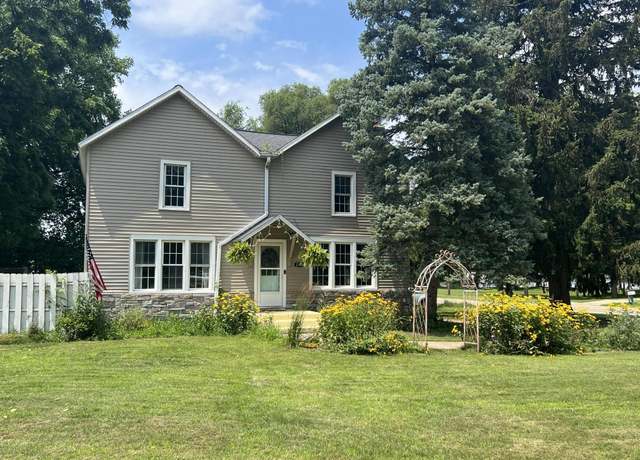 Property at 2106 Forest Dr, Portage, MI 49002, 3 beds, 2.5 baths