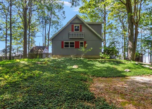 Property at 997 Lake Ln, South Haven, MI 49090, 3 beds, 2 baths