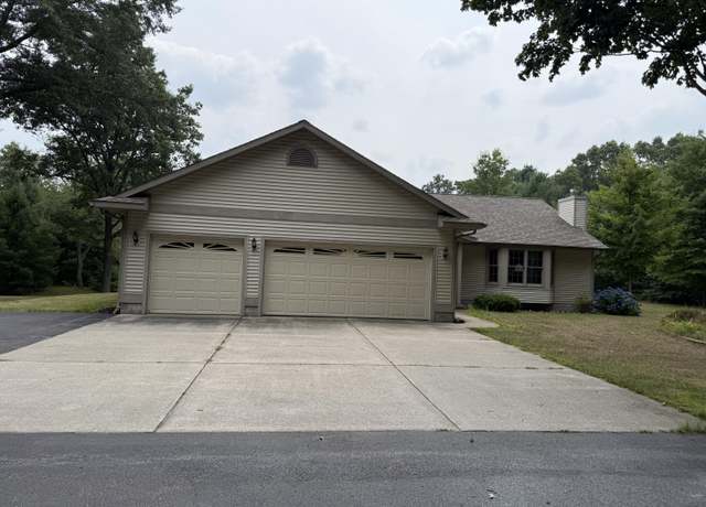 Property at 1515 W River Rd, Muskegon, MI 49445, 3 beds, 2.5 baths