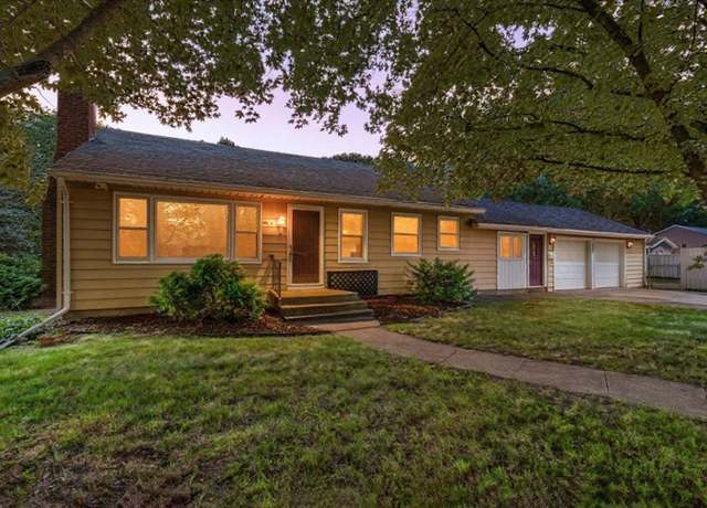 Property at 1924 Seminole St, Kalamazoo, MI 49006, 3 beds, 2 baths