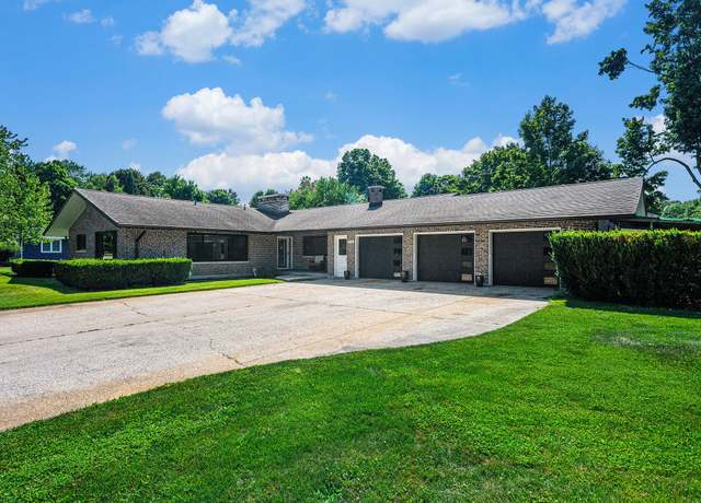 Property at 1010 East St, Three Rivers, MI 49093, 4 beds, 3 baths