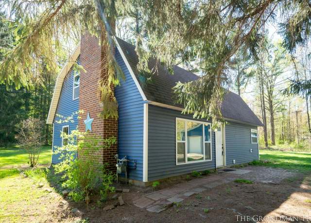 Property at 4139 64th St, Holland, MI 49423, 4 beds, 1.5 baths
