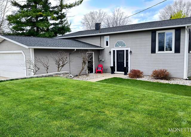 Property at 6251 S Beach Rd, Fremont, MI 49412, 3 beds, 2.5 baths