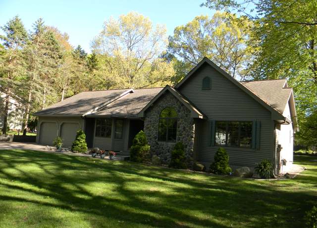 Property at 6679 W Timber Ln, Ludington, MI 49431, 3 beds, 2.5 baths