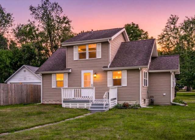 Property at 2141 Stevens Ave, Kalamazoo, MI 49008, 3 beds, 0.5 baths