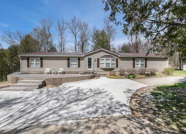 Property at 1499 N Apple Dr, White Cloud, MI 49349, 3 beds, 2 baths
