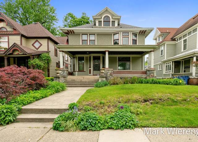 Property at 522 Paris Ave SE, Grand Rapids, MI 49503, 4 beds, 2.5 baths
