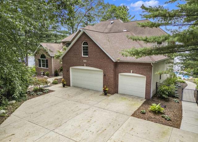 Property at 15518 Oak Ridge Dr, Spring Lake, MI 49456, 4 beds, 4.5 baths
