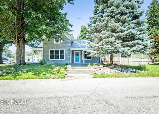Property at 122 W Obell St, Whitehall, MI 49461, 3 beds, 1 bath