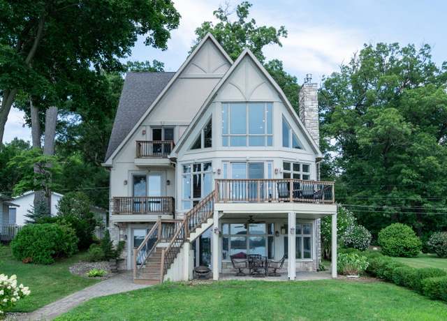 Property at 31161 County Line Rd, Dowagiac, MI 49047, 5 beds, 3.5 baths