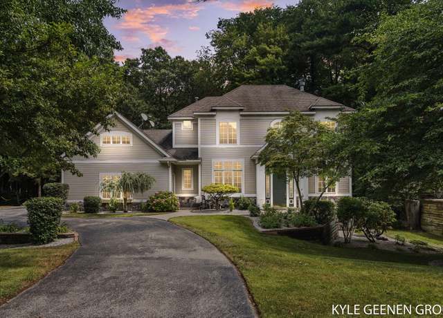 Property at 2918 Foxboro Ln, Holland, MI 49424, 5 beds, 2.5 baths