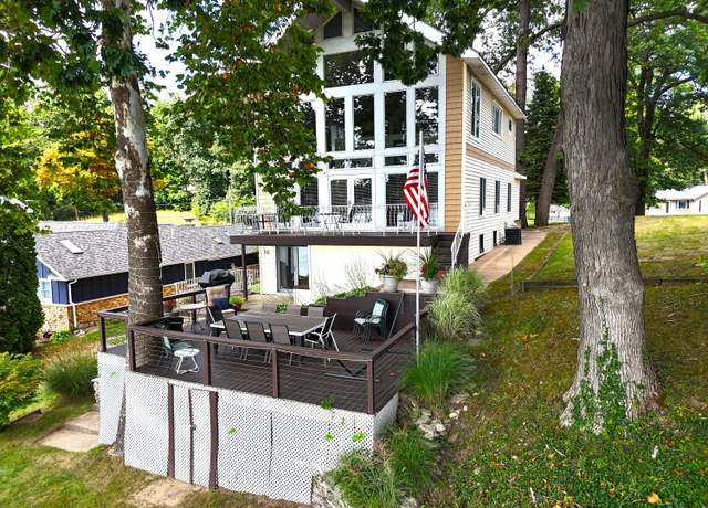 Property at 93810 Lake Ct, Dowagiac, MI 49047, 4 beds, 3 baths