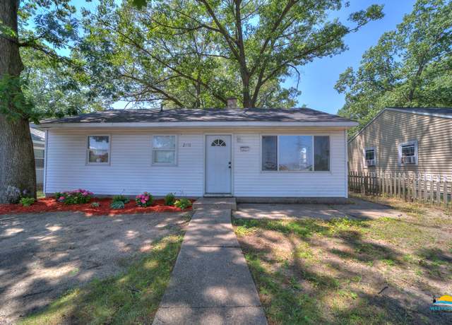 Property at 2115 Valley St, Muskegon, MI 49444, 3 beds, 1 bath
