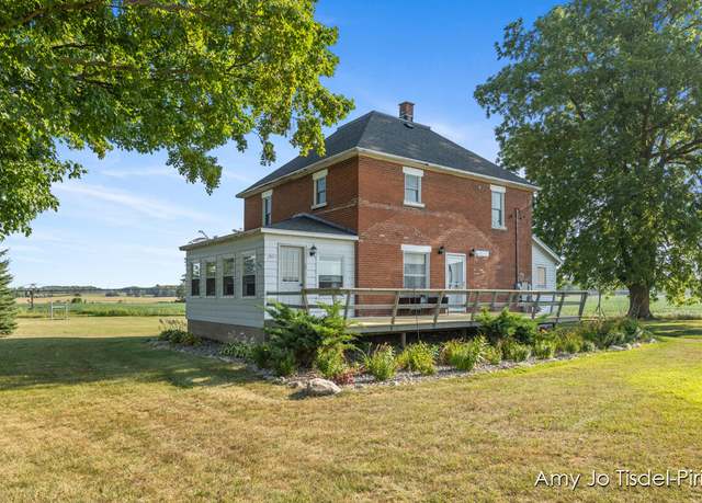 Property at 5060 N Neff Rd, Edmore, MI 48829, 4 beds, 2 baths