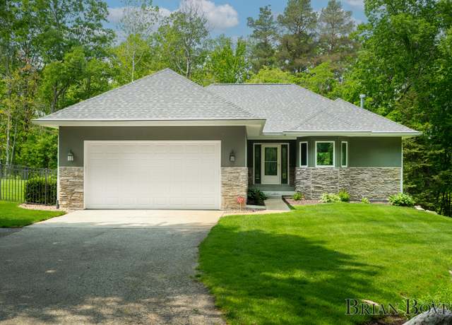 Property at 6817 Martin View St NE, Rockford, MI 49341, 3 beds, 2.5 baths
