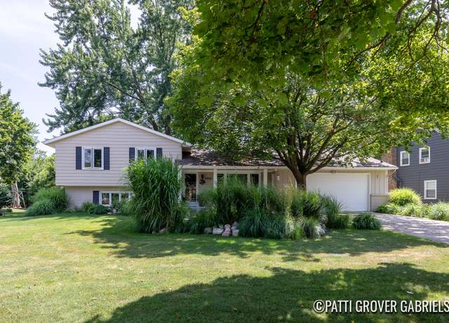 Property at 1830 Weymouth Dr SE, Grand Rapids, MI 49508, 4 beds, 2.5 baths