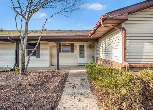 Property at 245 Bona Vista Dr NW #20, Grand Rapids, MI 49504, 3 beds, 2 baths