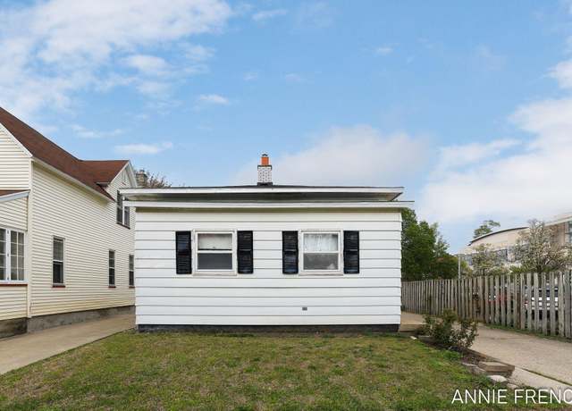 Property at 69 W 13th St, Holland, MI 49423, 3 beds, 1 bath