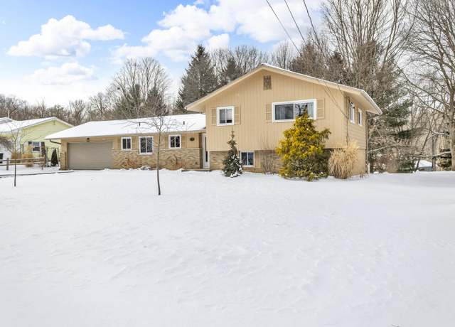 Property at 3910 Harwich Ln, Jackson, MI 49201, 3 beds, 2.5 baths