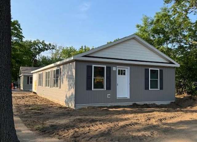 Property at 608 Jackson Ave, Muskegon, MI 49442, 2 beds, 2 baths