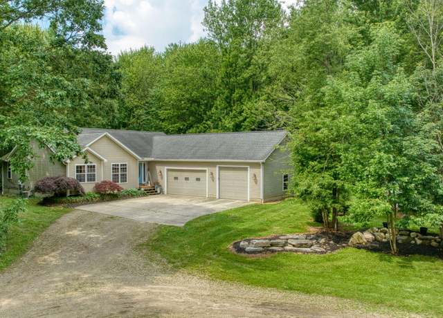 Property at 8395 Dalton Rd, Onsted, MI 49265, 3 beds, 2.5 baths