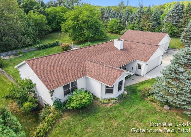 Property at 10675 Mieras Dr NE, Sparta, MI 49345, 5 beds, 3.5 baths