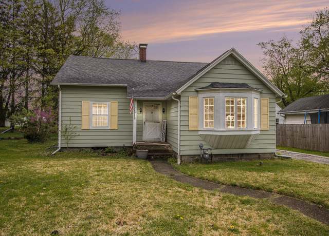 Property at 304 N Detroit St, Buchanan, MI 49107, 5 beds, 3 baths