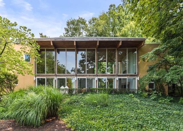 Property at 15157 Lakeshore Rd, Lakeside, MI 49116, 3 beds, 2.5 baths