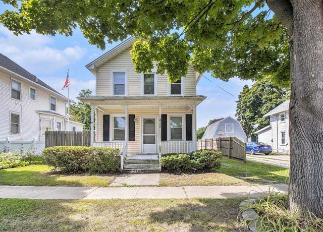 Property at 412 Scott St, Monroe, MI 48161, 3 beds, 1 bath