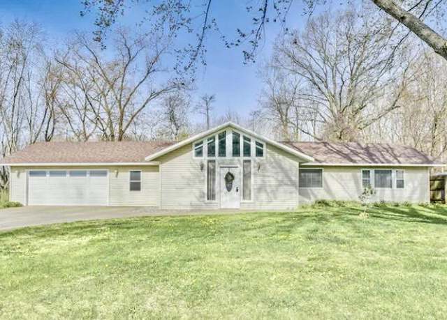 Property at 4328 Fikes Rd, Benton Harbor, MI 49022, 4 beds, 1.5 baths