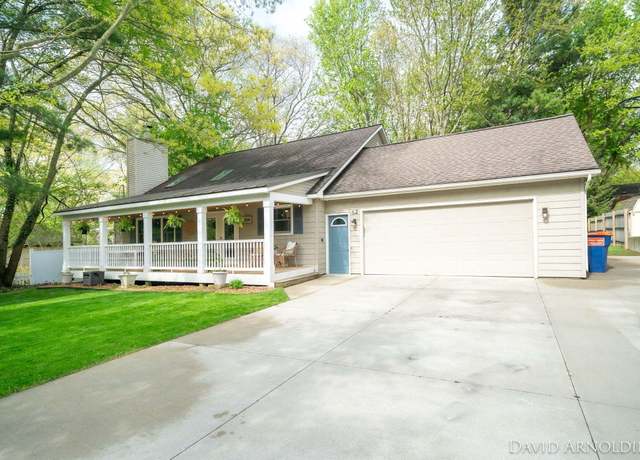 Property at 62 S 168th Ave, Holland, MI 49424, 4 beds, 2 baths