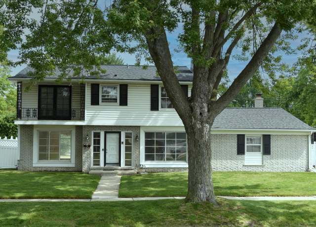 Property at 26004 Shirley Ln, Dearborn Heights, MI 48127, 4 beds, 3 baths