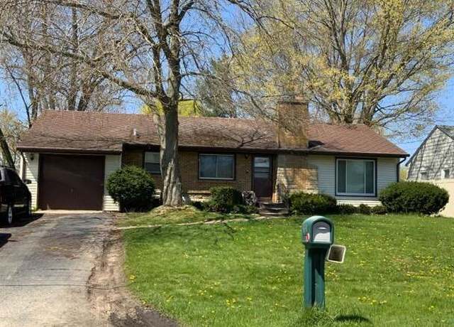 Property at 919 Fairfield Ave NW, Grand Rapids, MI 49504, 3 beds, 1.5 baths