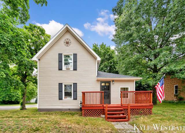 Property at 204 E Ellis St, Belding, MI 48809, 3 beds, 1 bath
