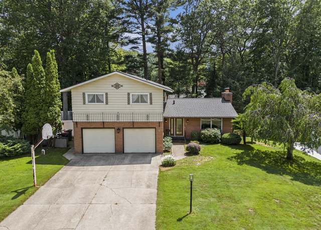 Property at 2471 Norcrest Dr, Norton Shores, MI 49441, 4 beds, 3 baths