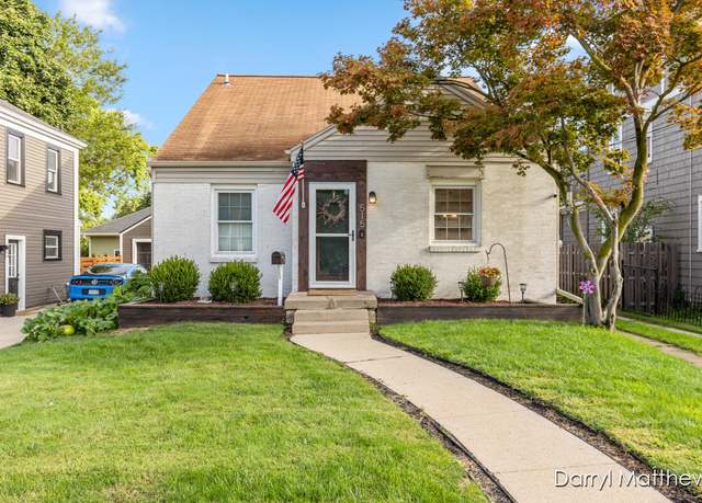 Property at 515 Alger St SE, Grand Rapids, MI 49507, 3 beds, 2.5 baths