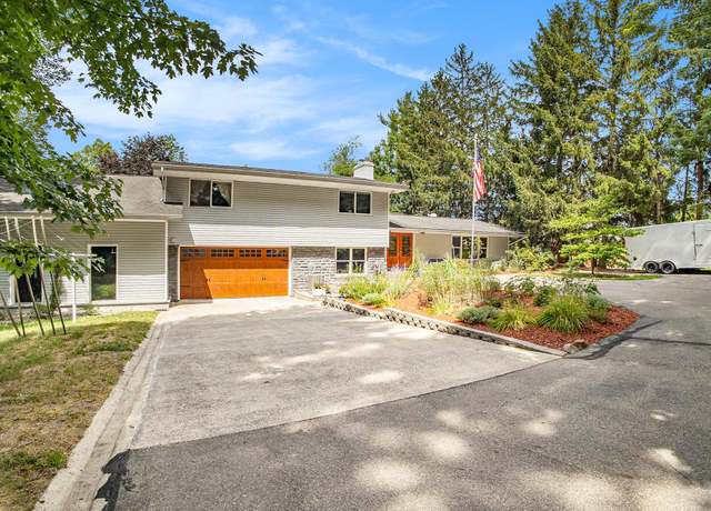 Property at 5255 16th Ave, Hudsonville, MI 49426, 4 beds, 4 baths