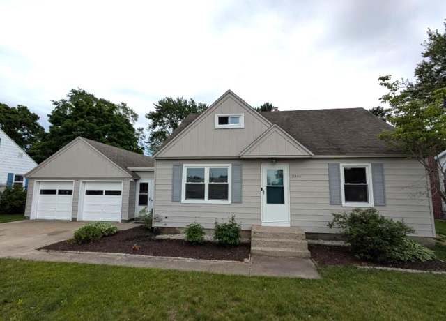 Property at 3550 Oak St, Hudsonville, MI 49426, 4 beds, 2.5 baths