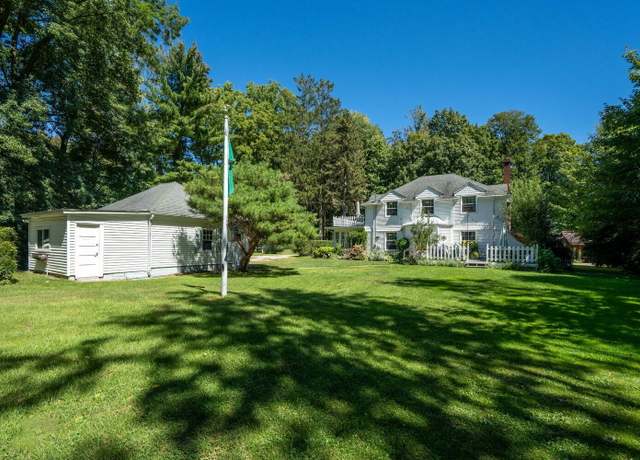 Property at 61412 Walnut St, Cassopolis, MI 49031, 3 beds, 2.5 baths