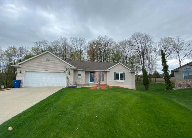 Property at 945 Valley Ave, Fremont, MI 49412, 4 beds, 2.5 baths