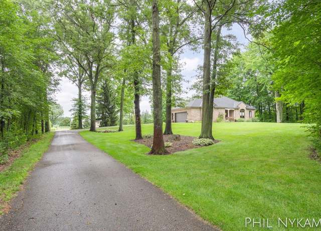 Property at 15111 Ransom St, Holland, MI 49424, 4 beds, 3 baths