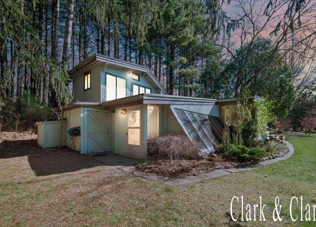 Property at 10070 59th St, Grand Junction, MI 49056, 2 beds, 2 baths