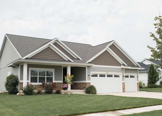 Property at 1845 Kenowa Ave NW, Walker, MI 49534, 4 beds, 3 baths