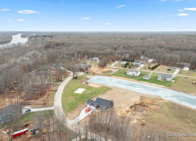 Property at 9091 Weston Dr, Coopersville, MI 49404
