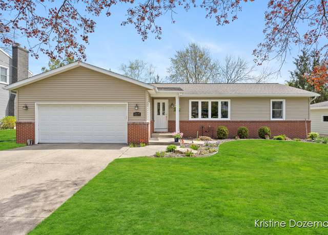 Property at 2230 Edgewood Ave SE, Grand Rapids, MI 49546, 4 beds, 2 baths