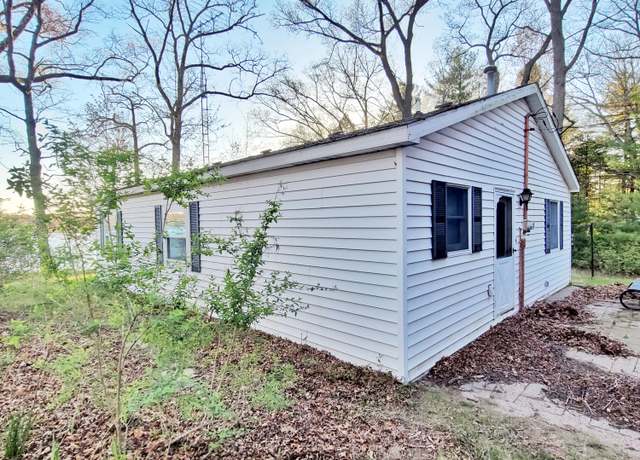 Property at 6581 N Evergreen Dr, White Cloud, MI 49349, 2 beds, 1 bath