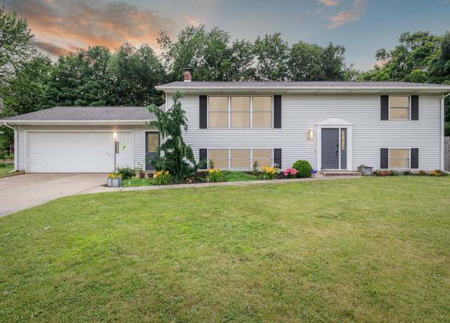 Property at 910 Vicker St, Vicksburg, MI 49097, 4 beds, 2 baths