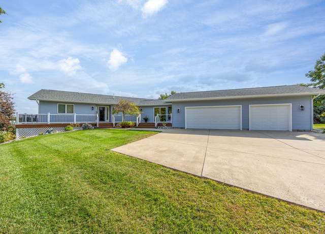 Property at 1052 Isabella Vista Dr, Lake Isabella, MI 48893, 4 beds, 3 baths