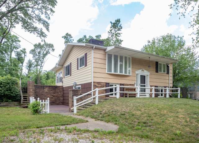 Property at 7610 Lake Wood Dr, Portage, MI 49002, 3 beds, 2 baths
